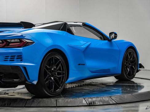 Used 2023 Chevrolet Corvette Z06 w/ Z07 Performance Package RWD image 24