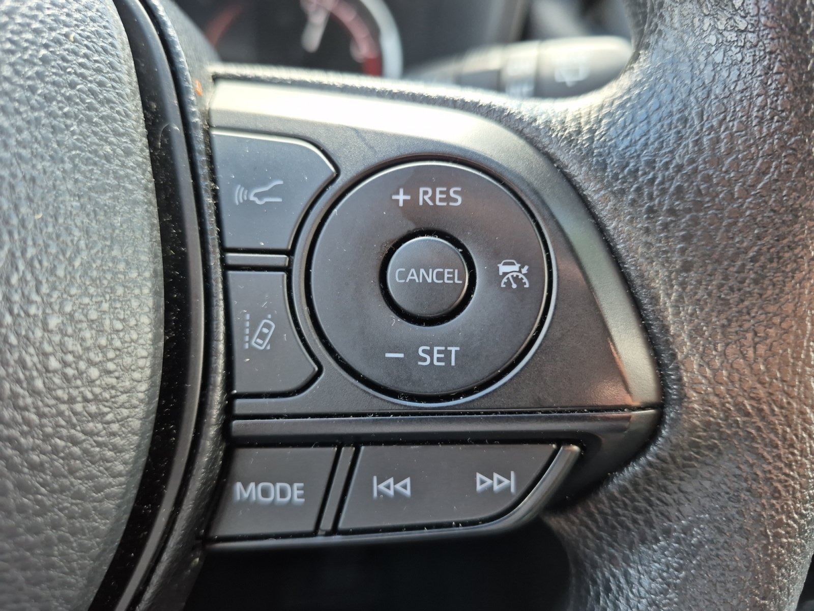 Used 2025 Toyota RAV4 XLE AWD/4WD image 12