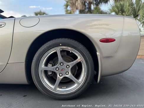 Used 2000 Chevrolet Corvette Convertible w/ Performance Handling Pkg RWD image 24