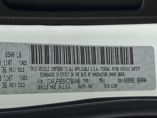 Used 2017 Jeep Grand Cherokee Limited AWD/4WD image 29