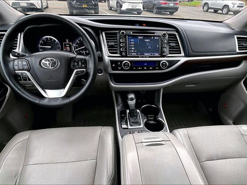 Certified 2016 Toyota Highlander Limited Platinum image 15