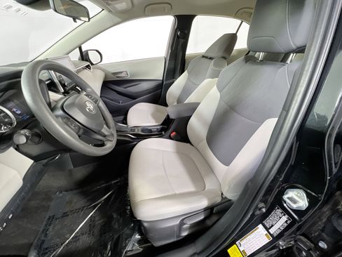 Used 2020 Toyota Corolla LE image 19