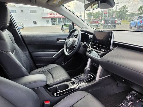 Used 2023 Toyota Corolla Cross XLE w/ Convenience Package AWD/4WD image 11