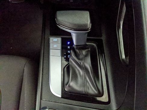 Used 2024 Hyundai Elantra SEL image 9