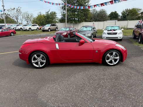 Used 2007 Nissan 350Z Touring image 14