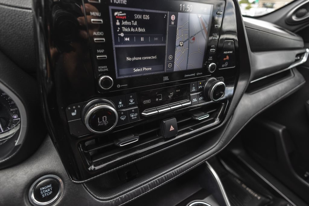 Used 2021 Toyota Highlander XSE AWD/4WD image 13
