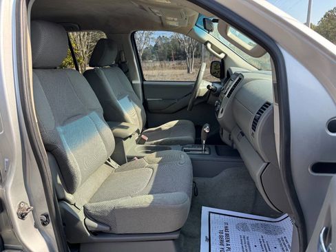 Used 2013 Nissan Frontier SV image 16