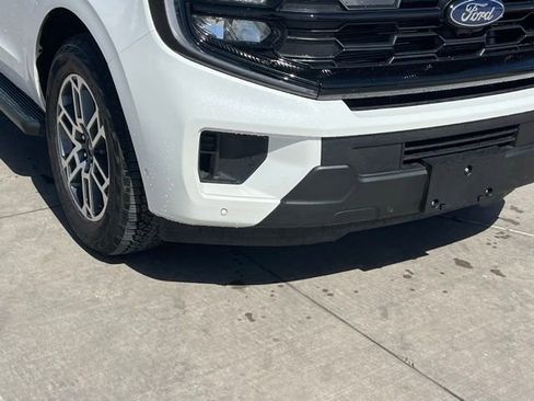 Used 2025 Ford Expedition Active AWD/4WD image 9