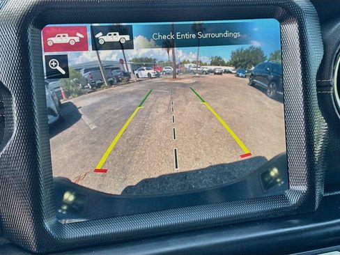 Used 2023 Jeep Gladiator Overland AWD/4WD image 14