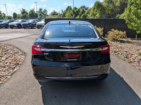 Used 2013 Chrysler 200 Touring FWD image 4