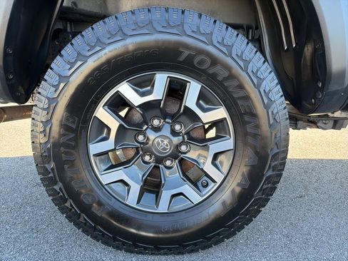 Used 2020 Toyota Tacoma TRD Off-Road AWD/4WD image 12