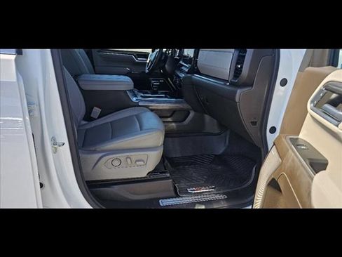 Used 2024 Chevrolet Silverado 1500 LTZ AWD/4WD image 10