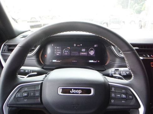 Certified 2023 Jeep Grand Cherokee Altitude AWD/4WD image 34
