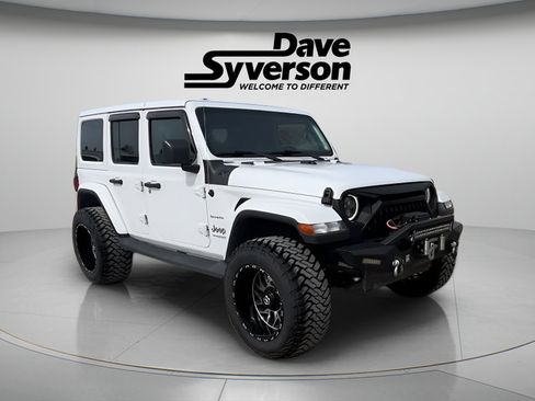 Used 2018 Jeep Wrangler Unlimited Sahara w/ Uconnect 4C Nav & Sound Group AWD/4WD image 3