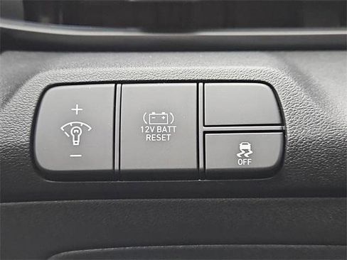 New 2025 Hyundai Elantra SEL image 18