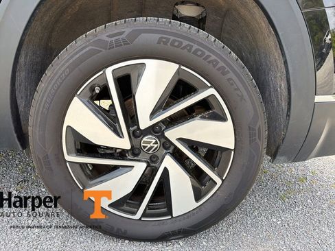 Used 2025 Volkswagen Atlas SEL image 21