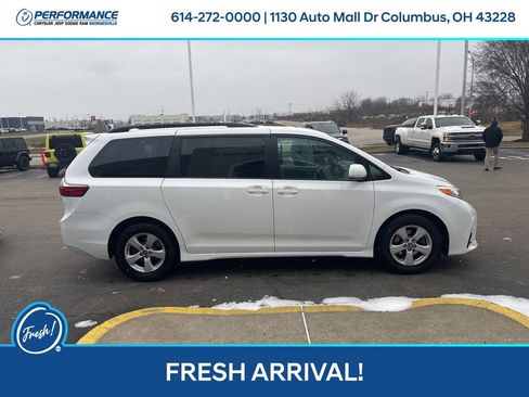 Used 2020 Toyota Sienna LE image 3