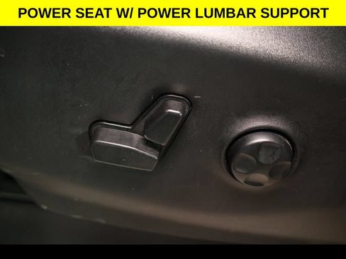 Used 2024 Chrysler Pacifica Touring-L FWD image 4