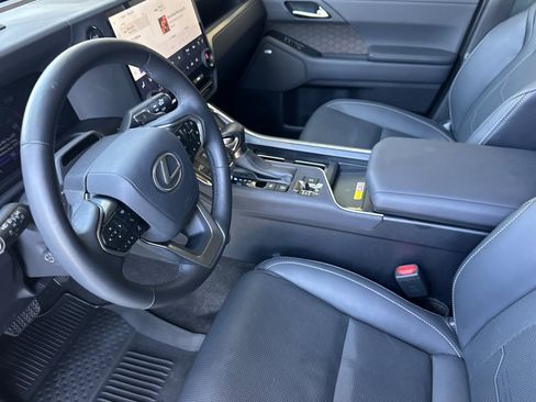 Used 2025 Lexus GX 550 w/ Accessory Package (2T) AWD/4WD image 4