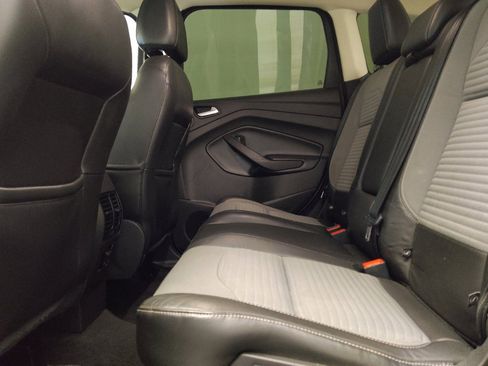 Used 2017 Ford Escape SE w/ Equipment Group 201A FWD image 18