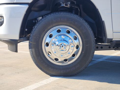 New 2026 RAM 3500 Laramie AWD/4WD image 10