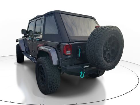 Used 2018 Jeep Wrangler Unlimited Sahara w/ Max Tow Package AWD/4WD image 4