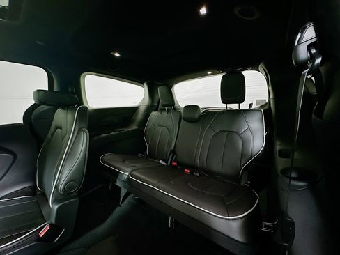 New 2026 Chrysler Pacifica Limited w/ S Appearance Package image 17