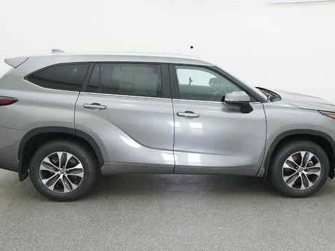 New 2026 Toyota Highlander XLE image 11