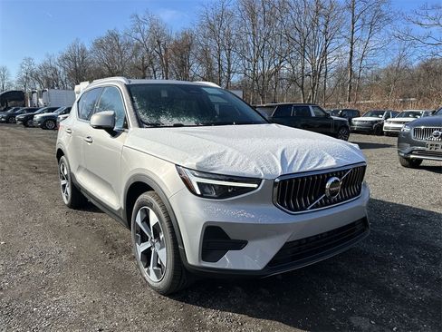 New 2025 Volvo XC40 B5 Core w/ Protection Package Premier image 2