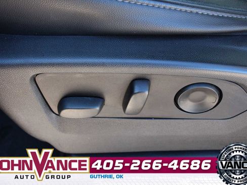 Used 2021 Chevrolet Suburban LT w/ LT Signature Package image 27