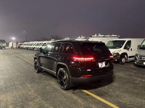 New 2025 Jeep Grand Cherokee Altitude image 3