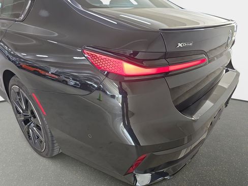 Certified 2024 BMW 760i xDrive w/ Luxury Rear Seating Package image 33