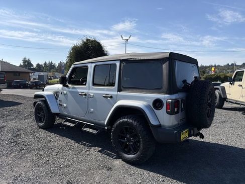 Used 2023 Jeep Wrangler Unlimited Sport AWD/4WD image 3