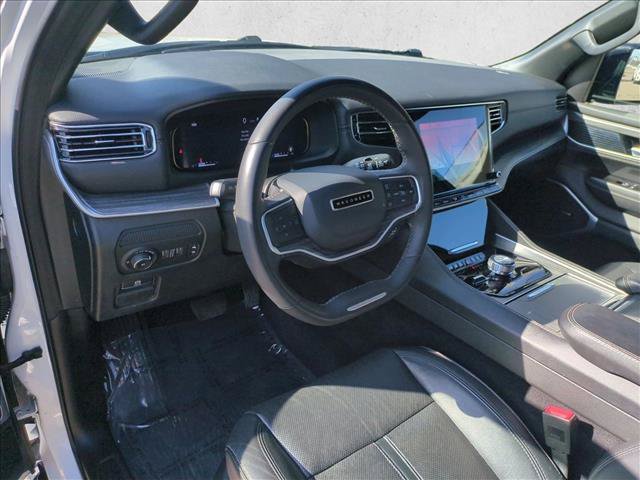 Used 2023 Jeep Wagoneer L Series II AWD/4WD image 10