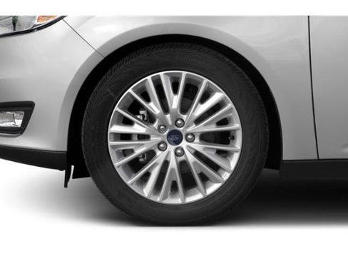 Used 2015 Ford Focus Titanium FWD image 10