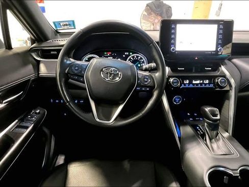 Used 2021 Toyota Venza XLE w/ Softex Package image 8