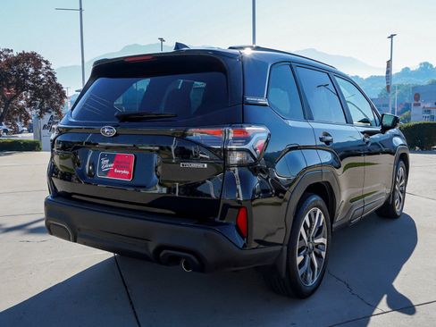Used 2025 Subaru Forester Touring w/ Popular Package - Touring AWD/4WD image 8