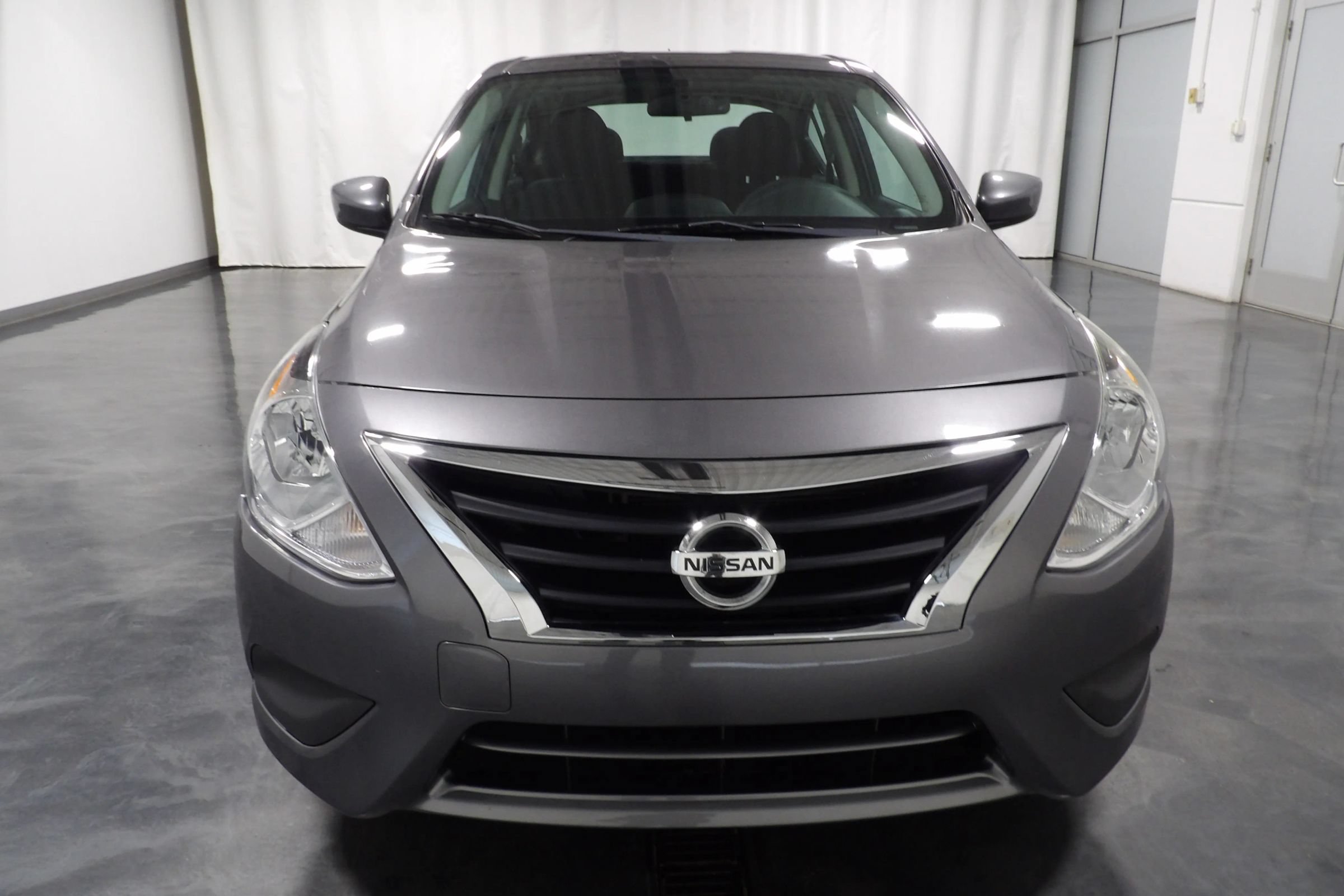 Used 2018 Nissan Versa SV FWD image 2