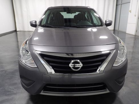 Used 2018 Nissan Versa SV FWD image 2