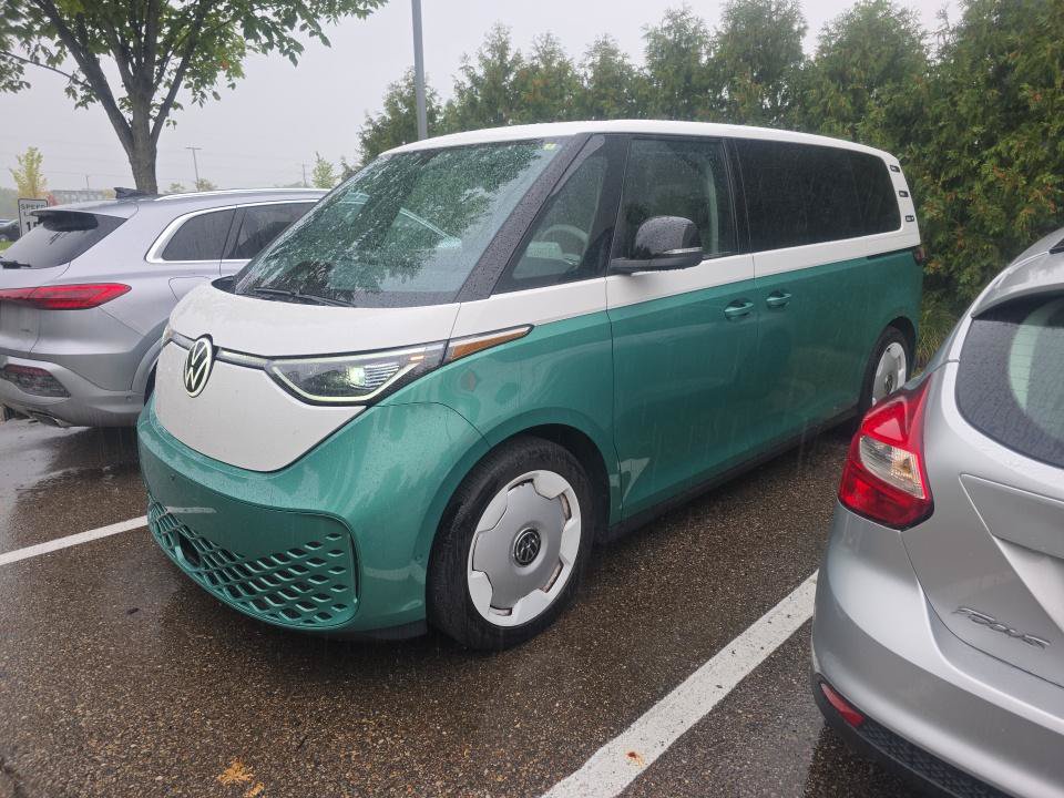 Used 2025 Volkswagen ID. Buzz 1st Edition RWD image 16