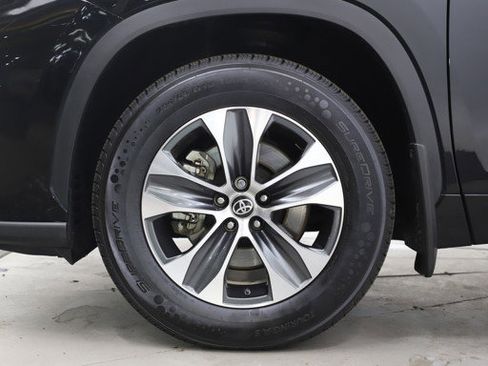 Used 2022 Toyota Highlander XLE image 33