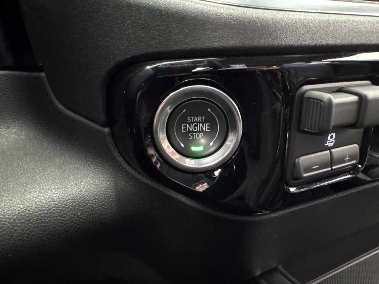 Used 2025 Chevrolet Silverado 1500 RST AWD/4WD image 22