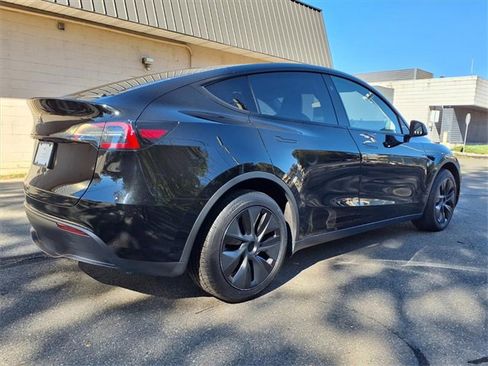 Used 2024 Tesla Model Y Long Range image 5