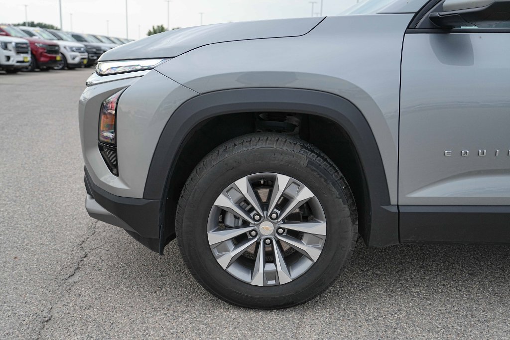 Used 2026 Chevrolet Equinox LT AWD/4WD image 12