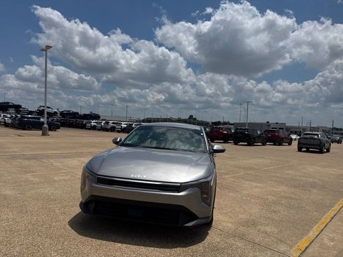 Used 2025 Kia K4 FWD image 5
