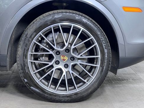Certified 2023 Porsche Cayenne AWD/4WD image 12