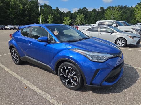 Used 2021 Toyota C-HR XLE FWD image 1