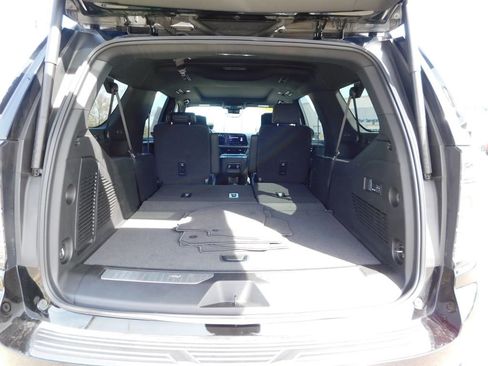 Used 2025 Chevrolet Suburban Premier image 29