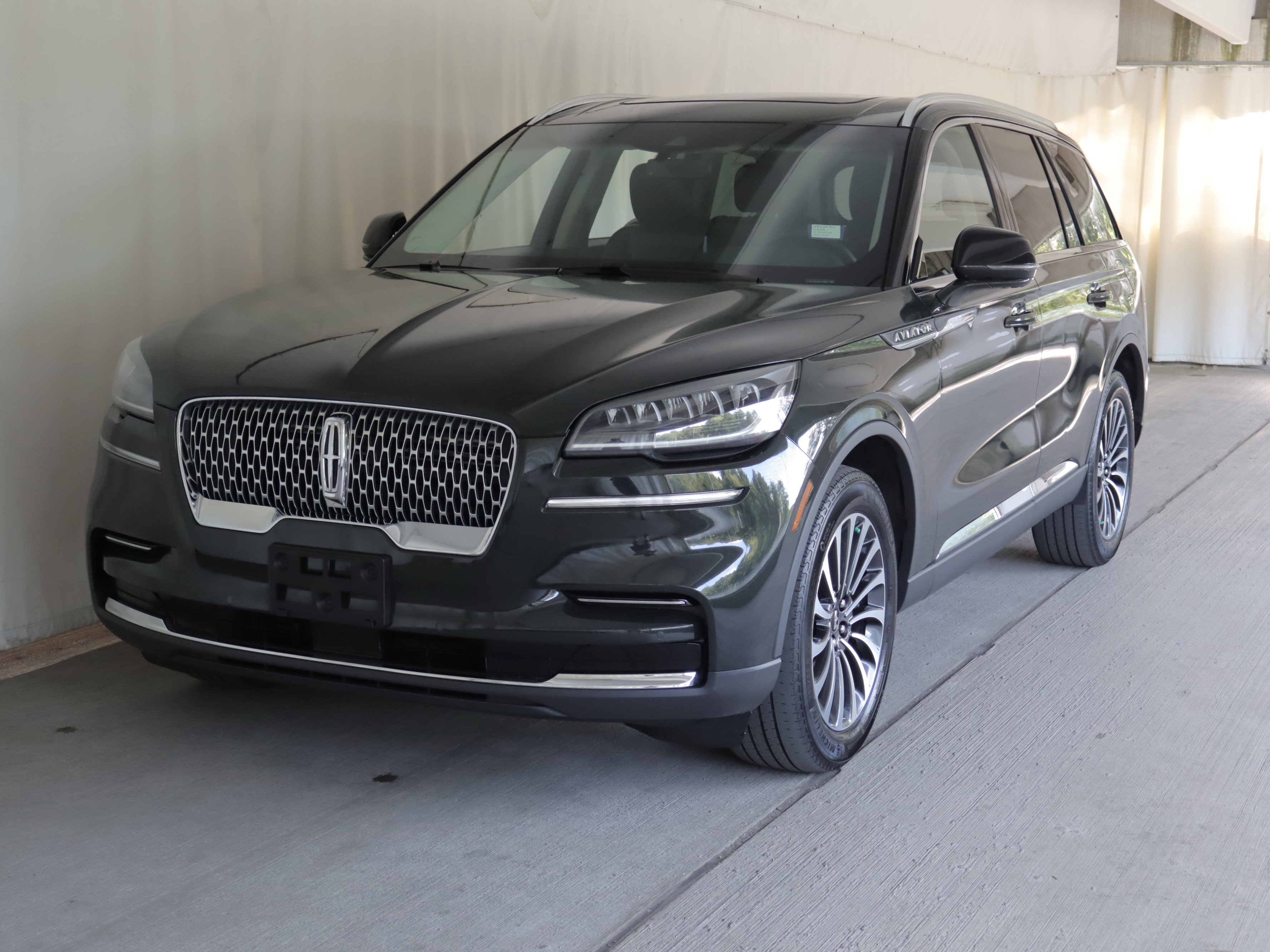 Used 2023 Lincoln Aviator AWD w/ Premium Package image 25