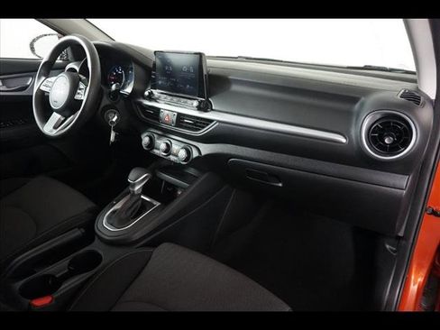 Used 2024 Kia Forte LXS image 7